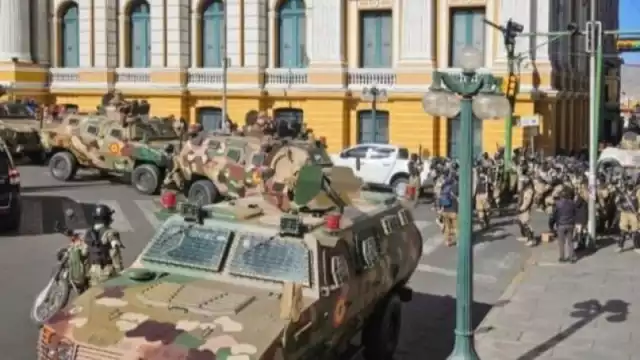 Denuncian intento de golpe de Estado en Bolivia por presencia militar en Plaza Principal