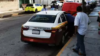 Después de haber sido captado en foto y video, el conductor que se había dado a la fuga, regresó para responsabiliizarse