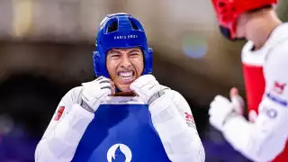 Carlos Sansores triunfa en repechaje olímpico de taekwondo +80 kg  ¡Va por el Bronce!