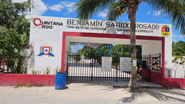 En la escuela primaria de la colonia 23 de Octubre, seis profesores ya imparten clases desde el más reciente viernes.