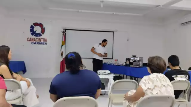 CANACINTRA Carmen despide a la mitad de su personal por deudas millonarias de Pemex