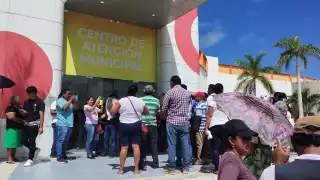 Trabajadores despedidos del Ayuntamiento de Campeche marcharon al CAM