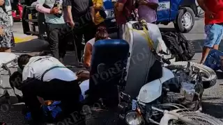 La mujer sufrió lesiones en el rostro y en sus dos piernas