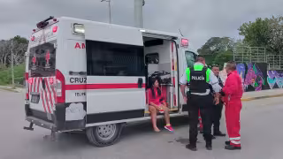 La motociclista  fue exhortada a acudir a una consulta médica, para descartar lesiones graves