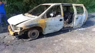 Se incendia unidad rumbo a Yucatán; trabajadores logran salir ilesos