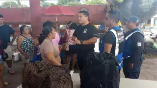 Vendedores que se instalan en el domo de la Rogerio Chalé denuncian presuntos cobros ilegales