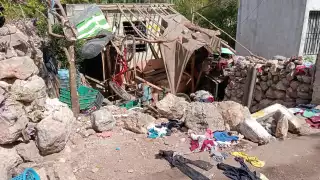 Agentes policiacos intervienen para que un conflicto en el poblado no se convirtiera en tragedia