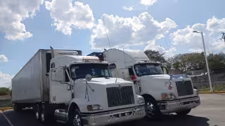 Productores señalan que dos unidades con sandía rayada desaparecieron cuando se dirigían a CDMX