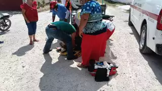 Accidente vial deja a joven y mujer heridas; motociclista se fuga