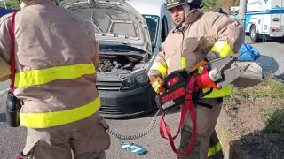 Los bomberos tuvieron que utilizar las “quijadas de la vida” para liberar a uno de los lesionados.