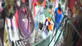 Dueño de una papelería en Campeche exhibe robo mientras estaba distraído