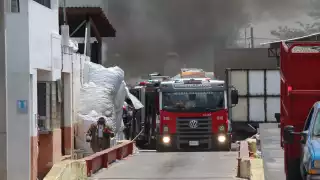 Se registra un incendio en el Centro de Acopio de Materiales del Mayab en Mérida: VIDEO