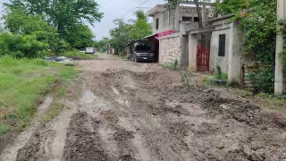Habitantes exigen pavimentación de la calle Ría en Campeche