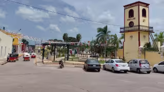Reloj monumental de Hopelchén funciona, pero lleva meses sin sonería