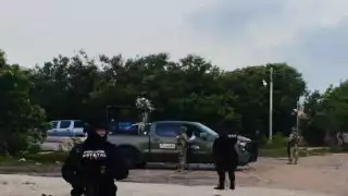 Autoridades federales cumplen órdenes de cateo en busca de enervantes, en Dzilam de Bravo