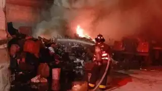 Testigos señalaron que la explosión se escuchó a varias cuadras de distancia antes de ver la columna de humo