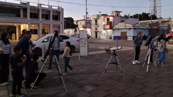 La Red de Clubes de la Ciencia llevó a cabo el programa para las familias La Red de Clubes de la Ciencia llevó a cabo el programa para las familias