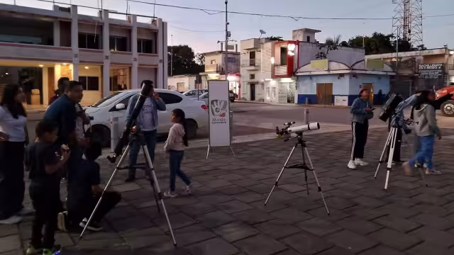 La Red de Clubes de la Ciencia llevó a cabo el programa para las familias