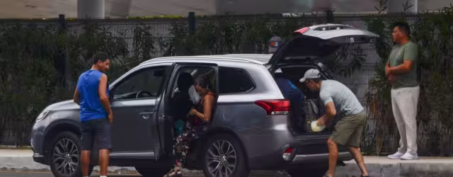 La plataforma Uber asegura que puede trabajar en el aeropuerto de Cancún, pero no hay un documento