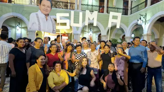 Yucatecos acompañaron a Huacho Díaz Mena en la toma de protesta