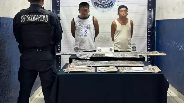 Dos detenidos por presunto robo delante de Puerto Aventuras.