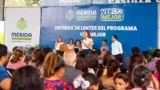 Programa “Ver Mejor” continúa en Mérida: 381 personas reciben lentes graduados gratis