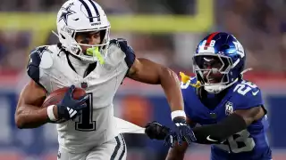 Dak Prescott durante el duelo de la Semana 4