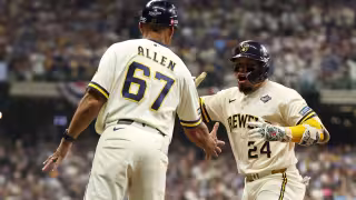 Los Cerveceros se llevaron la victoria en el primer juego de la serie.