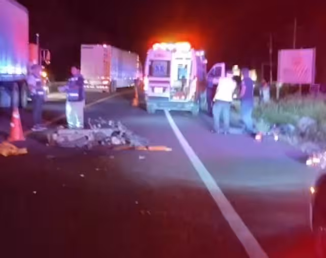 Paramédicos arribaron para brindar atención al lesionado; sin embargo, al realizar la valoración confirmaron que ya no contaba con signos vitales.