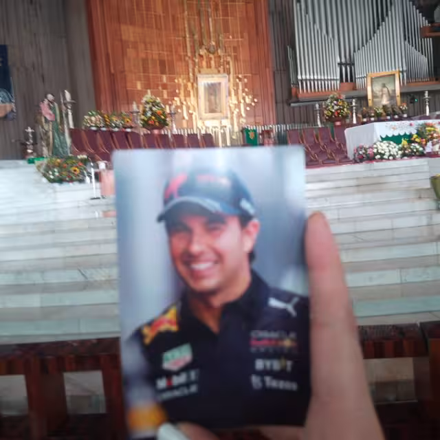 La estampita de Checo en la Basílica