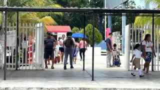 “Encerrados y sin ventilación": Padres de familia solicitan instalación de aires acondicionados en escuelas de Playa del Carmen