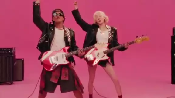 Rosé y Bruno Mars lanzan APT, nueva canción del álbum rosie. Rosé y Bruno Mars lanzan APT, nueva canción del álbum rosie.