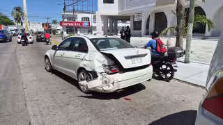 Ciudad del Carmen: Accidente en colonia Salitral deja daños materiales y tránsito lento