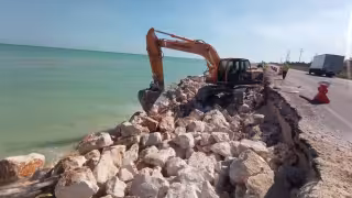 Erosión costera amenaza carretera Sabancuy-Carmen