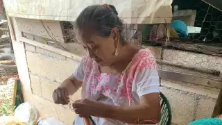 Un grupo de 40 mujeres de la comisaría de Sahcabá mantiene la tradición de eleborar artesanías