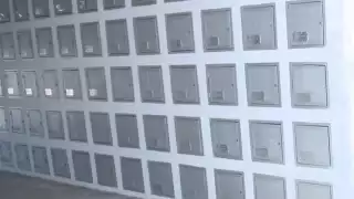 Ante la saturación de los cementerios, crece la demanda de espacios en templos e iglesias para depositar cenizas