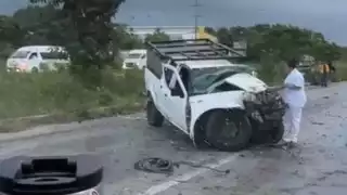 Terrible accidente en carretera Playa del Carmen-Puerto Juárez deja a chófer prensado