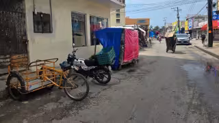 Incumplen reglamento y generan caos vial en el Mercado Principal; urge liberar espacios