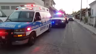 El joven fue estabilizado por paramédicos antes de ser trasladado al hospital de Bacalar.