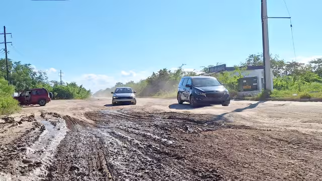 Pese a la supuesta inversión millonaria a la carretera, siguen presentes los baches