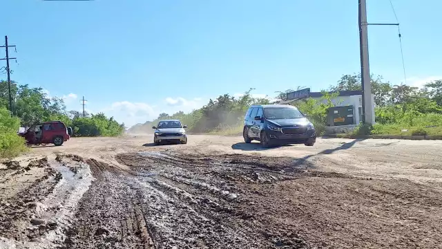 Pese a la supuesta inversión millonaria a la carretera, siguen presentes los baches