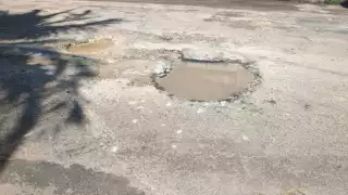 Incrementan los baches en las calles de Chetumal.