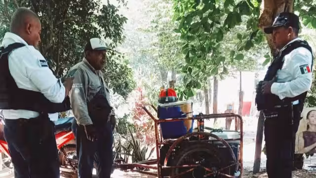 Un joven en motocicleta lo amenazó y le robó 5 mil pesos, incluidos recursos del programa Bienestar