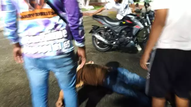 Hombres sufren accidente vial y son víctimas de robo