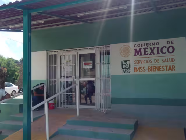 Sólo hay un doctor que atiende en el turno de la mañana.