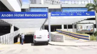 Estacionamientos de centros comerciales en Cancún caen en ilegalidades