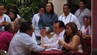 Joaquín Díaz Mena  encabeza las ‘Audiencias con el Pueblo’ en el Palacio de Gobierno en Mérida