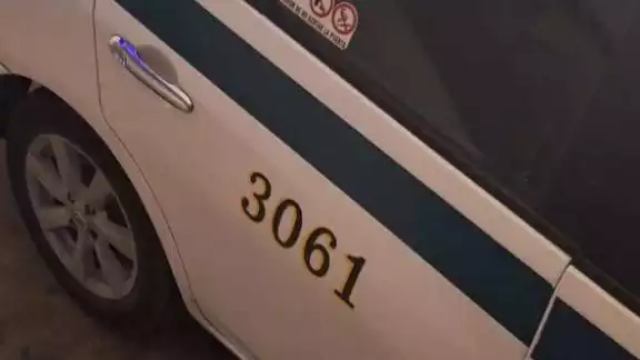 Detienen a taxista de Cancún que llevó a una pasajera a un cuarto de motel insconsciente. Detienen a taxista de Cancún que llevó a una pasajera a un cuarto de motel insconsciente.