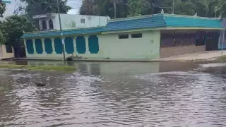 Inundaciones en Chetumal: Lluvias mantienen  calles y avenidas llenas de agua