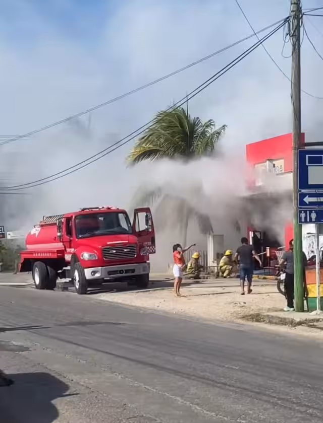 Voluntarios y elementos de las corporaciones de emergencia acudieron al llamado de auxilio.